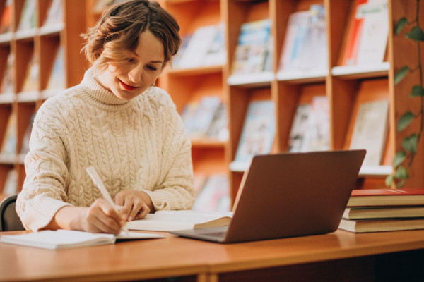 Молоді професіонали, які хочуть долучитися до процесу євроінтеграції України, можуть отримати стипендію від коледжу Європи в Натоліні