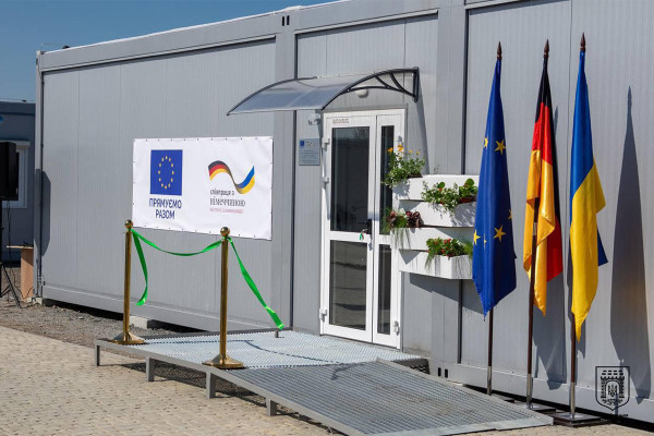 За підтримки урядів Німеччини та ЄС у Чернівцях відкрилося нове модульне містечко для ВПО