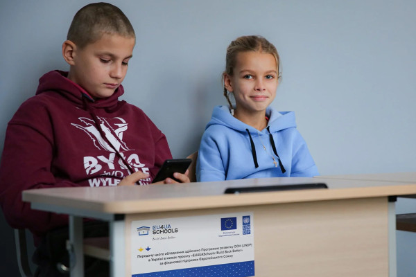 Близько 21 тисячі дітей повернулися до сучасних шкіл завдяки підтримці ЄС і ПРООН