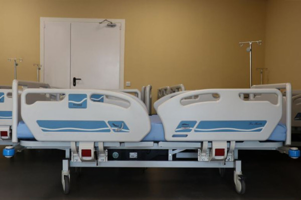 Лікарня Покрова у Дніпропетровській області отримала сім сучасних ліжок-трансформерів