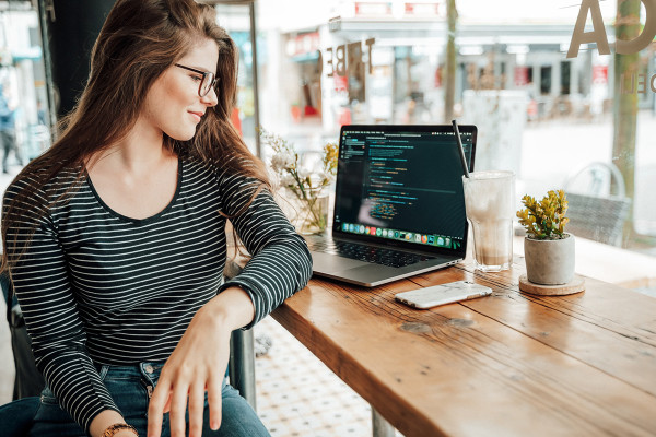 Постраждалі від насильства жінки зможуть відвідати безкоштовні IT-курси