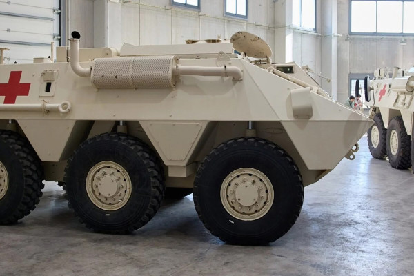 Іспанія передала Україні дві броньовані машини швидкої допомоги