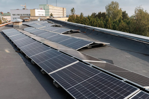 Європейський Союз (ЄС) та Програма розвитку ООН (ПРООН) в Україні передали Миколаєву 36 комплектів автономних сонячних енергосистем