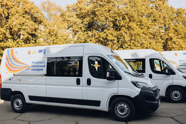 Громади Полтавської, Сумської та Миколаївської областей отримали 10 автівок соціальних служб